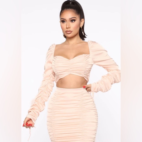 Fashion Nova Tops - NWT RUCHED FASHION NOVA CROP TOP